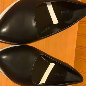 BRAND NEW Women’s flats !